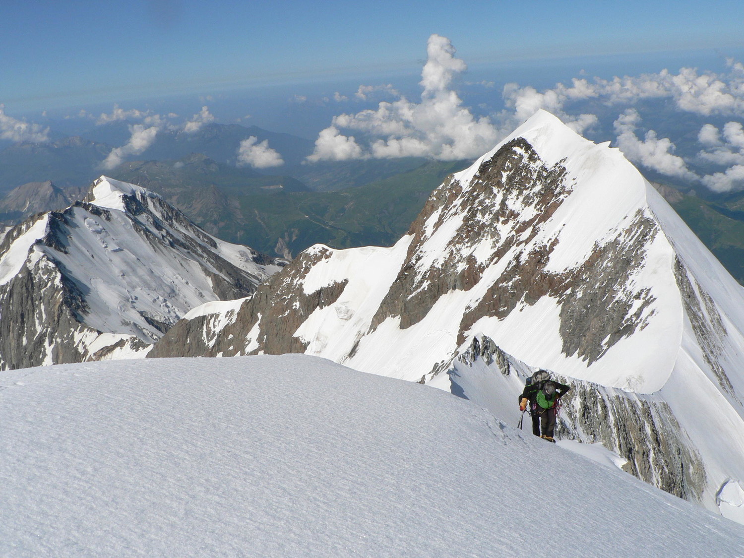 Jonction avec le dôme du Goûter. Tout le parcours d'arête est derrière nous.