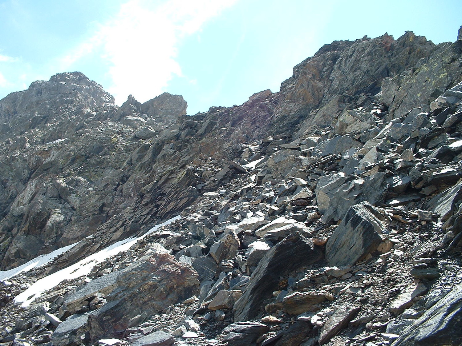 la crête délitée et la Pas du chat depuis le pierrier du Col de la Munia