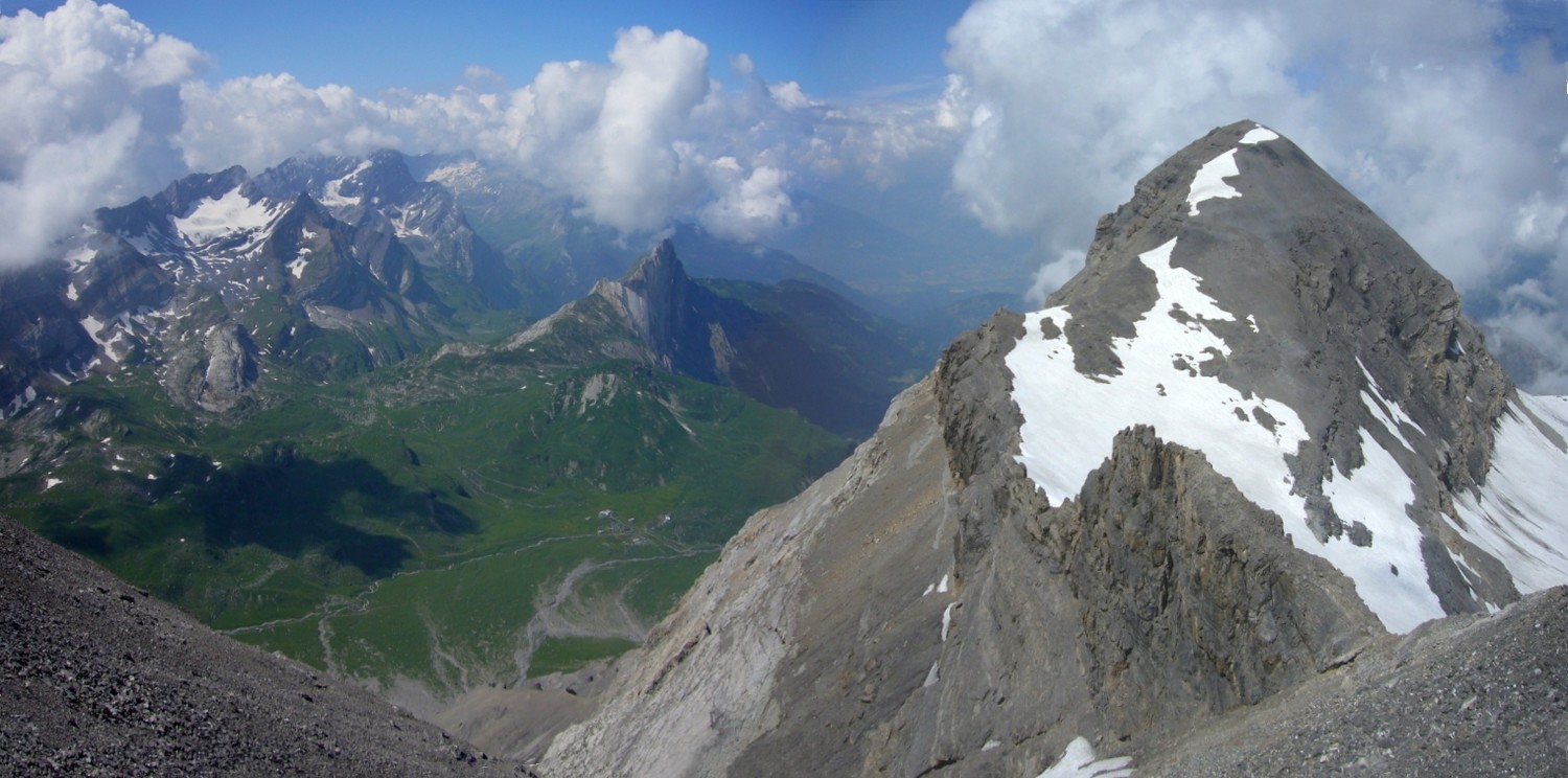 Tête Ronde et Col de Refuge vus depuis les schistes sous le Pas du Lustre