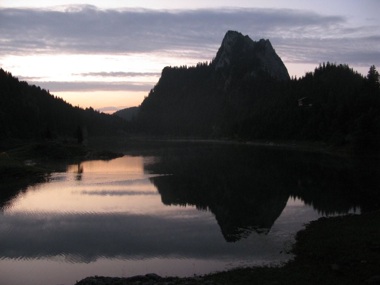 Lejour se lève sur le lac Tanay ...