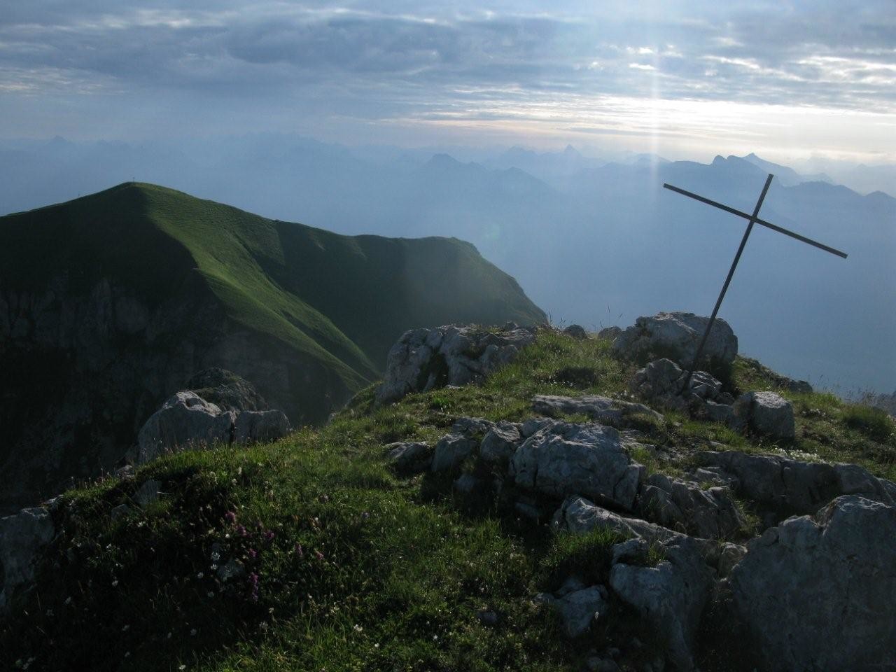 Sommet et Croix au sommet des Jumelles