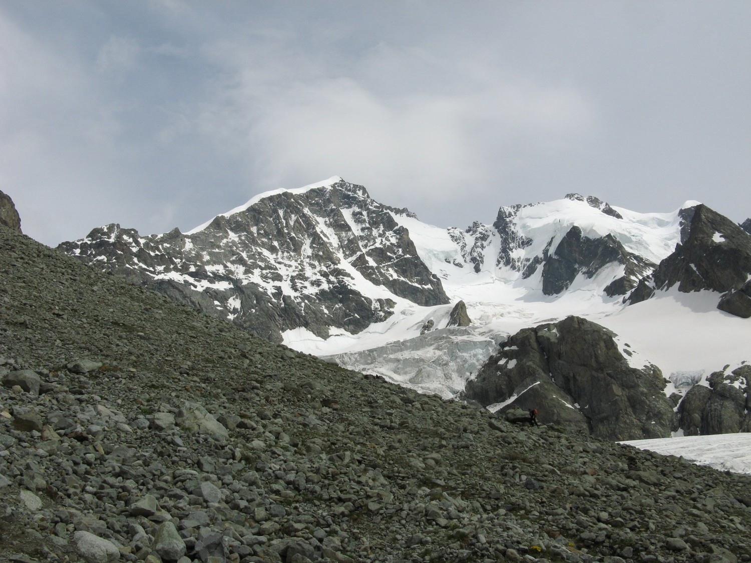 CR Piz Bernina: Biancograt et Piz Bianco depuis la cabane Tschierva le 1er juillet 2009