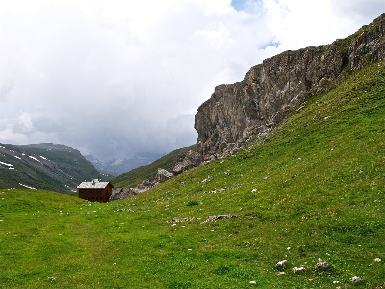 Refuge et Rocher de la Femma