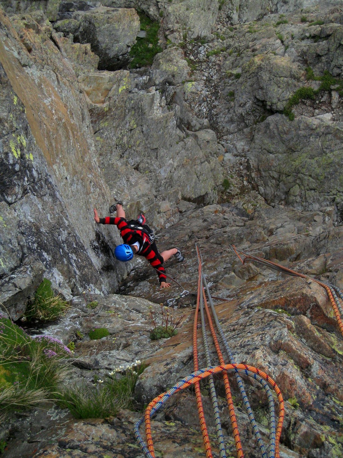 Anne dans LE dièdre de L3 (6a+).