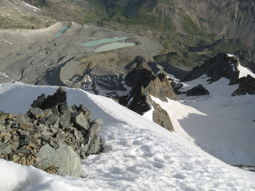 Agneaux - Couloir Piaget : Du sommet, vue sur les lacs d'Arsine, bien loins en contrebas
