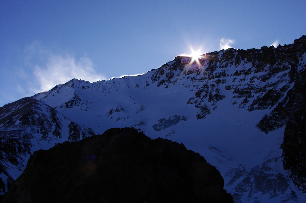 el sol se oculta tras el Colorado