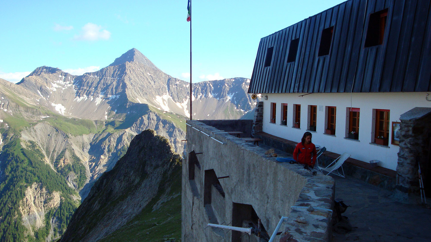 Refuge Monzino (Palace!)