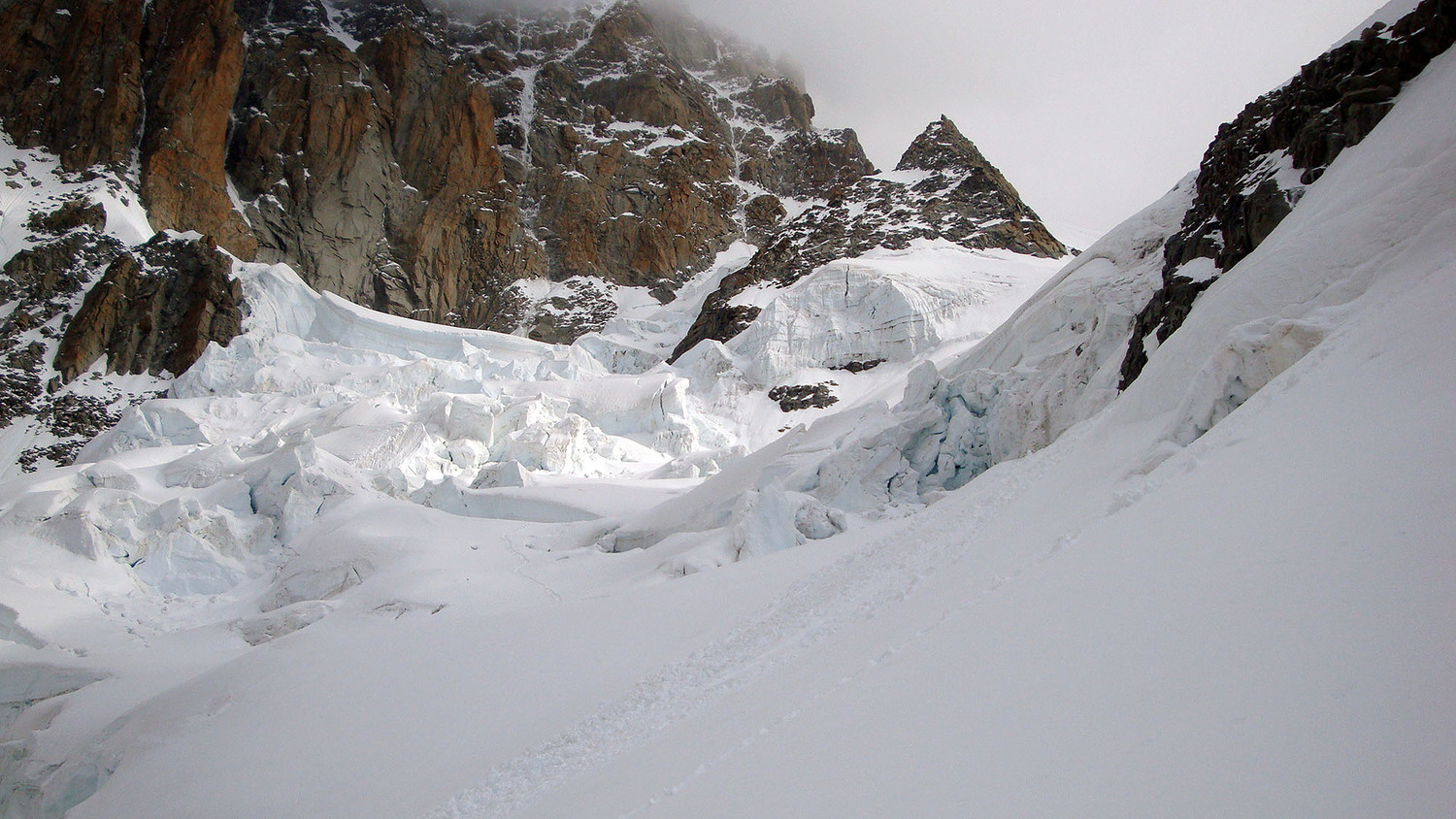 Bivouac Eccles.. au pied de la pte droite