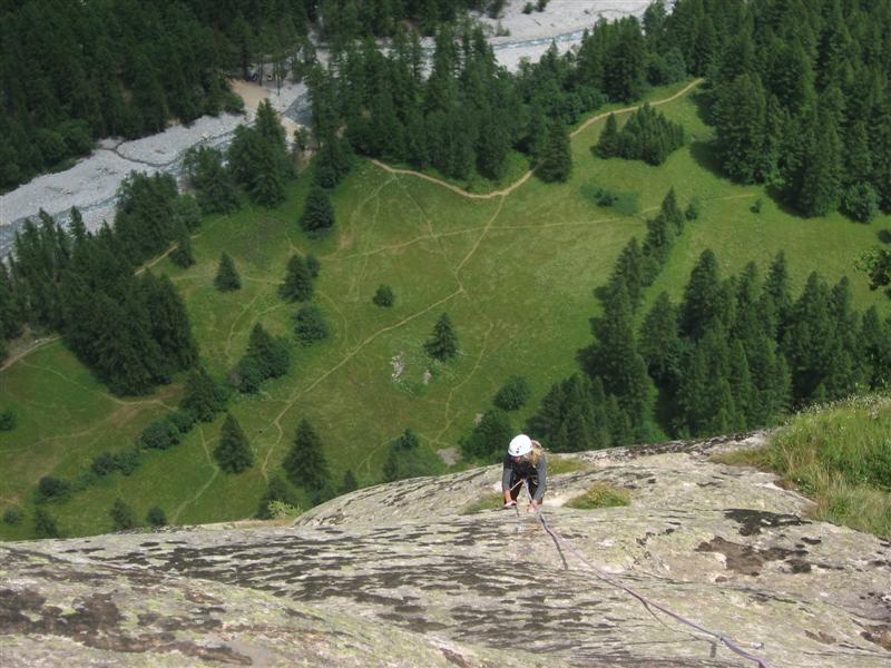 Fissure d'Ailefroide - La Snoopy directe - Ambiance au sommet depuis R9.