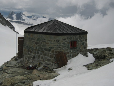 Bivouac du Col de la Dent Blanche Bivouac du Col de la Dent Blanche