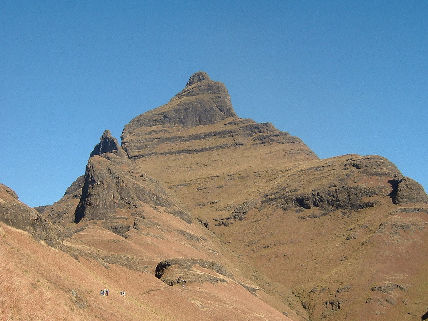 Cathedral Peak vue depuis le chemin d'ascension (normale)