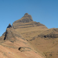 Cathedral Peak vue depuis le chemin d'ascension (normale)