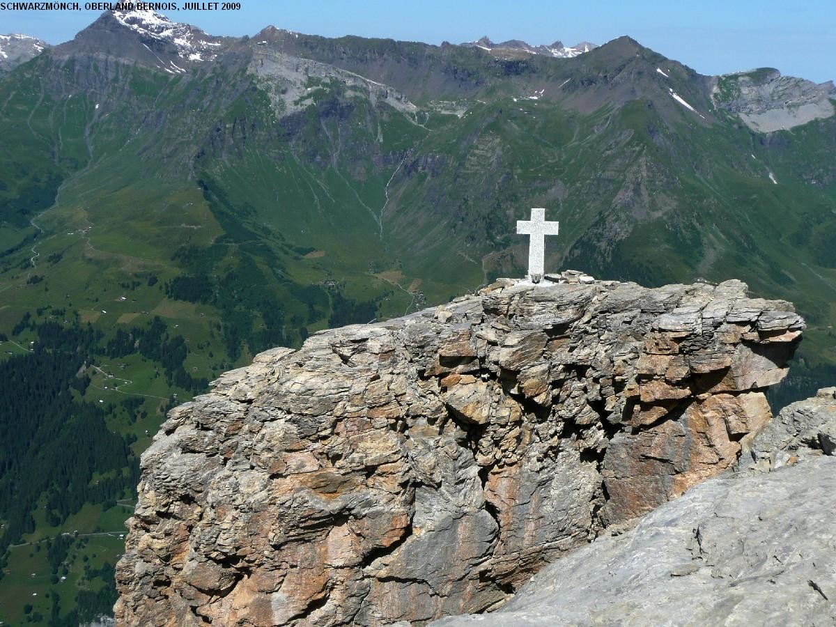 Schwarzmönch (2645m) , croix du sommet