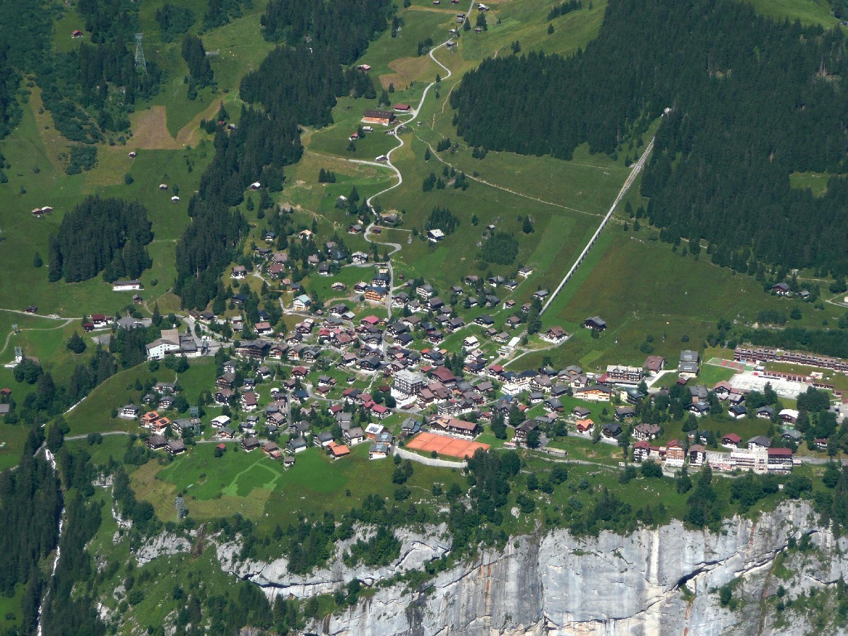 Mürren (1630m, accès uniquement en téléphérique), vu du Schwarzmönch