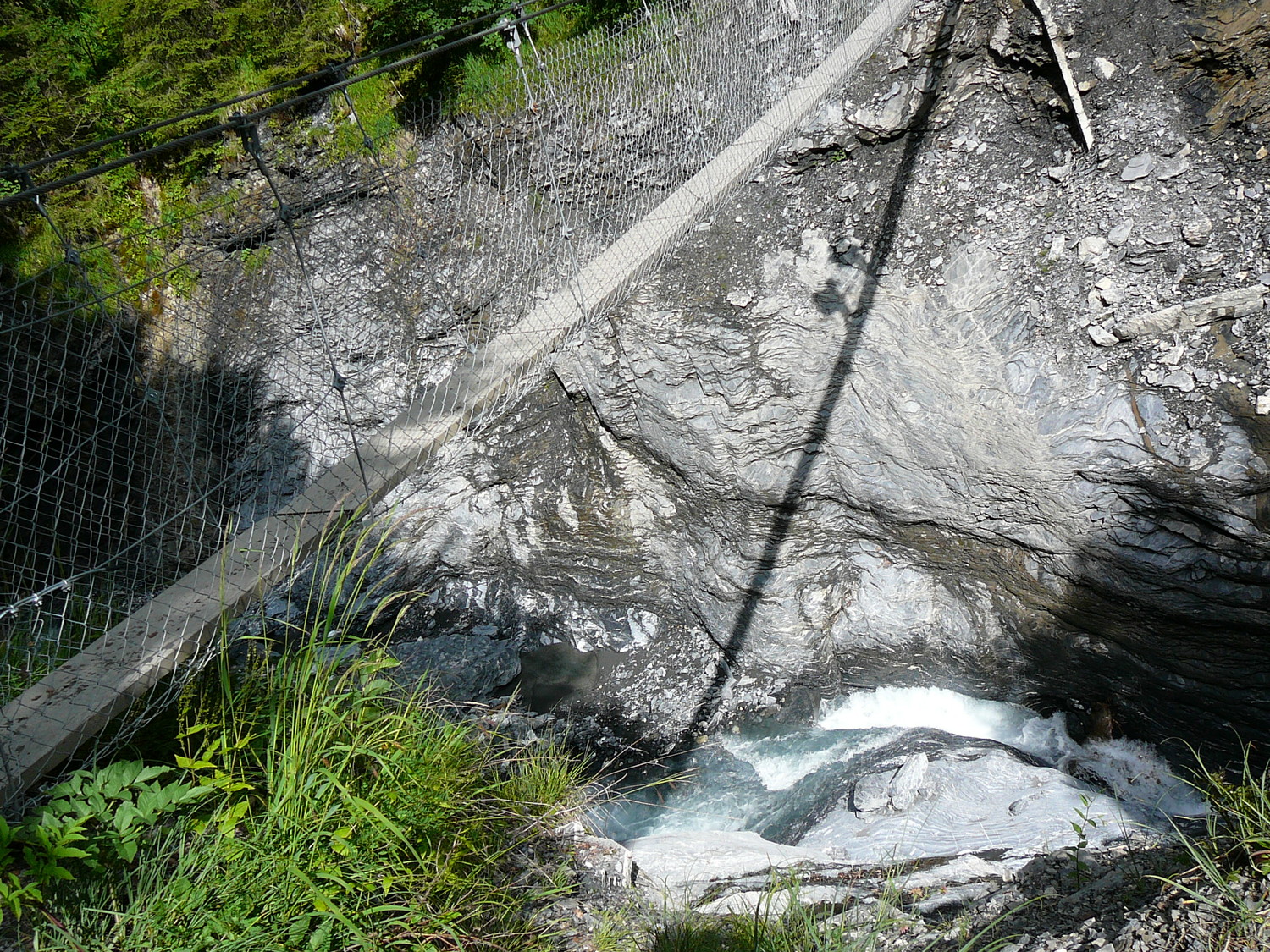 Passerelle des Fonts type Himalayenne remplaçant un pont emporté par une crue (vers Sixt Fer à Cheval)