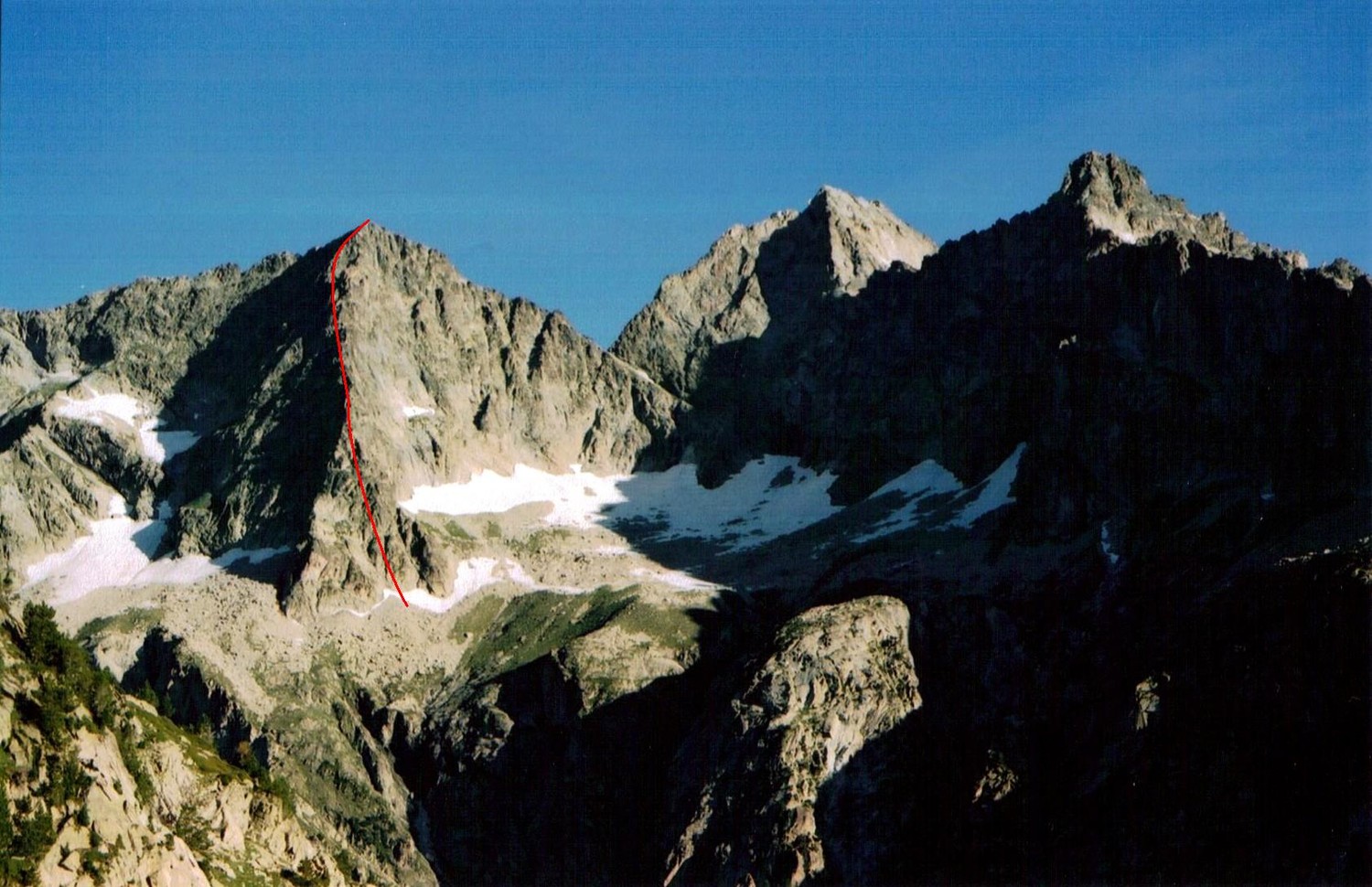 L'arête Ferbos (itinéraire en rouge), vue de puis Cap-de-Long