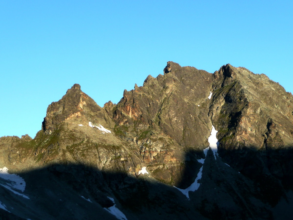 Arêtes de Bréona, clocher à G