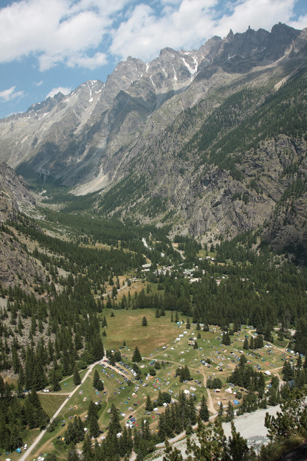 Vue du dernier relais sur la valée et le camping