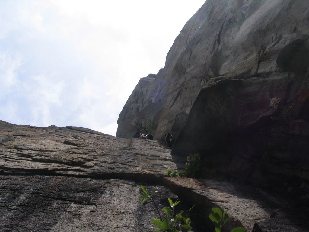 Une cordée de chamoniards dans L2