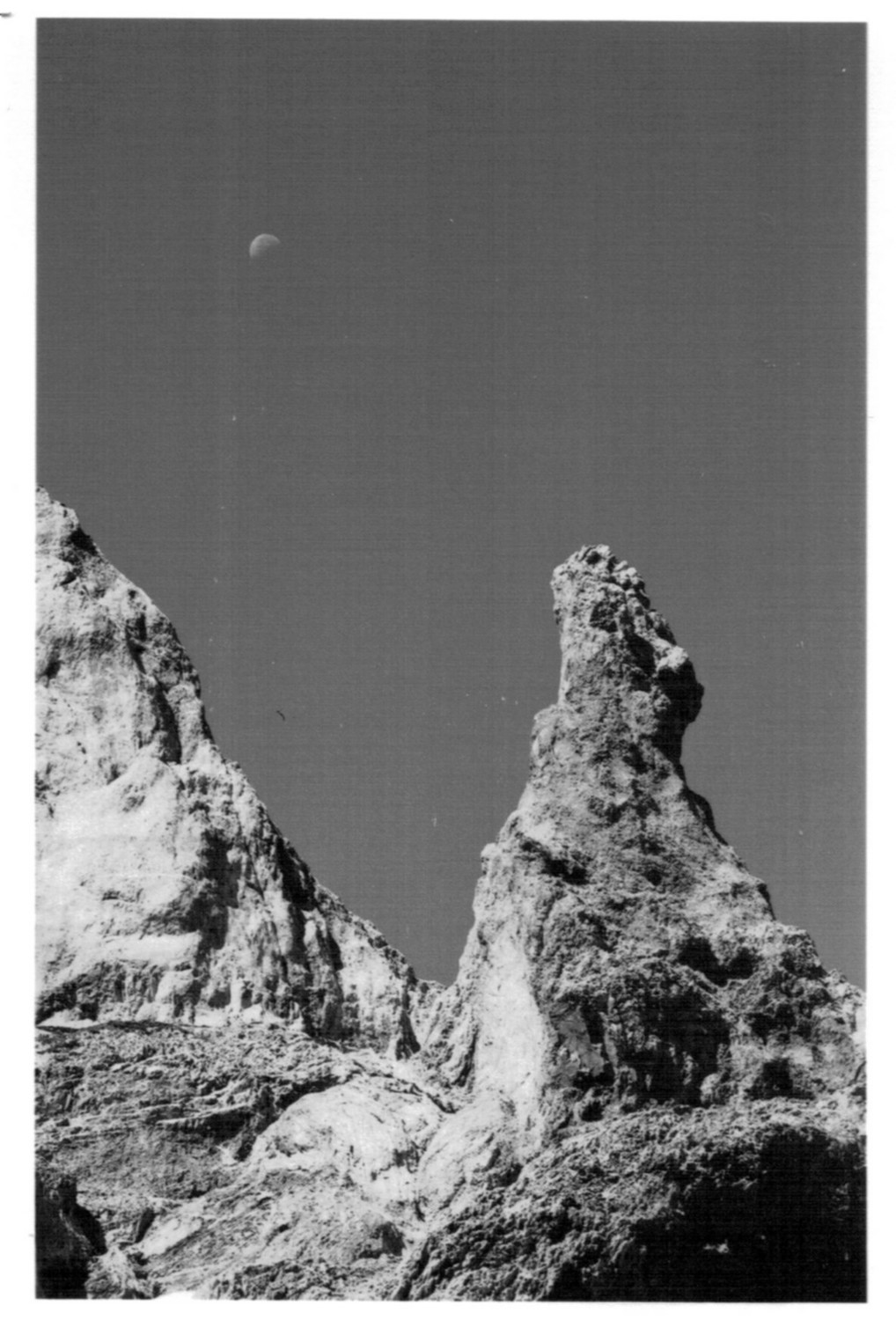 Ambiance lunaire dès le col de l'Amoulat