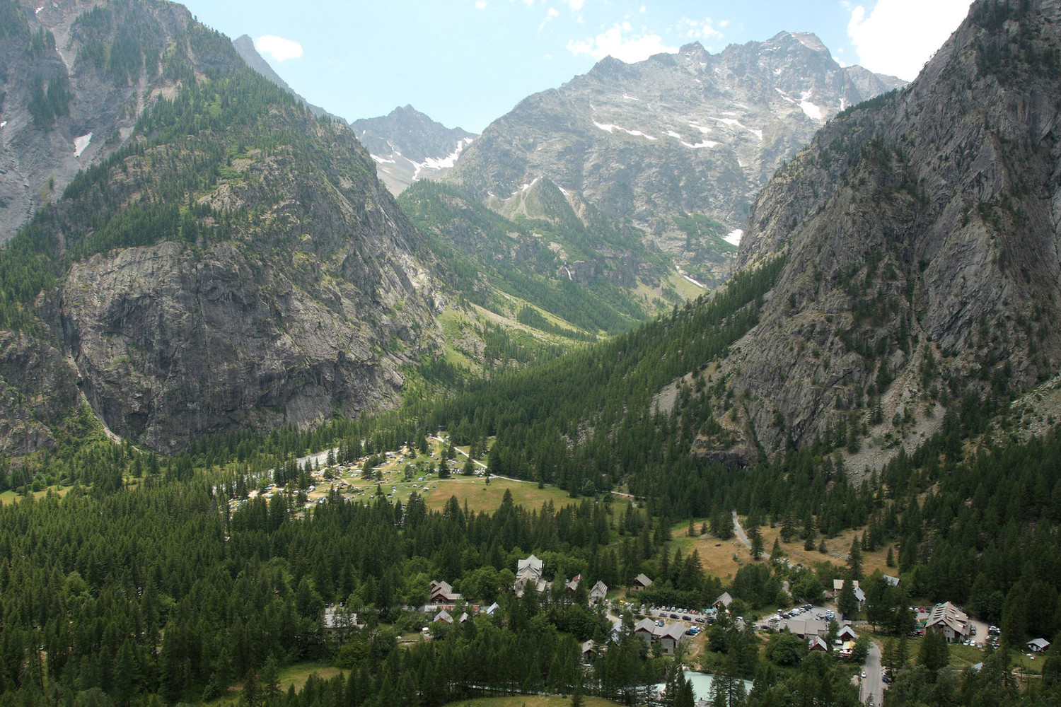 Vue sur la valée et le camping