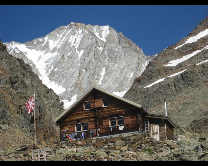 Cabane du Bietschhorn et le sommet