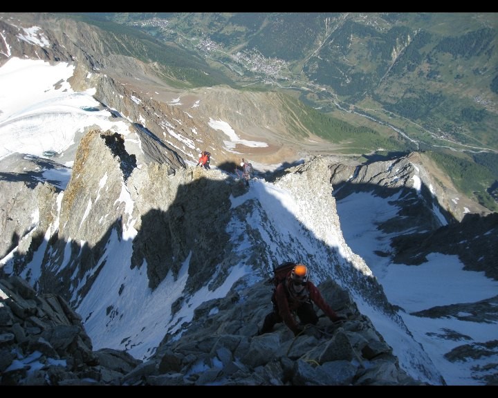 L'arête W bien effilée au départ du sommet