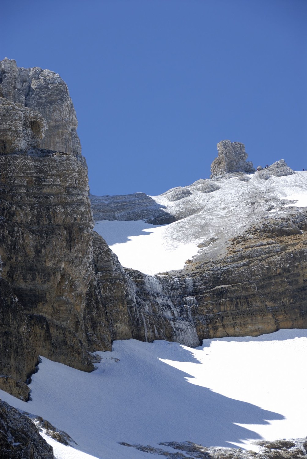 le doigt de la fausse brèche, au lendemain d'une chute de neige estivale