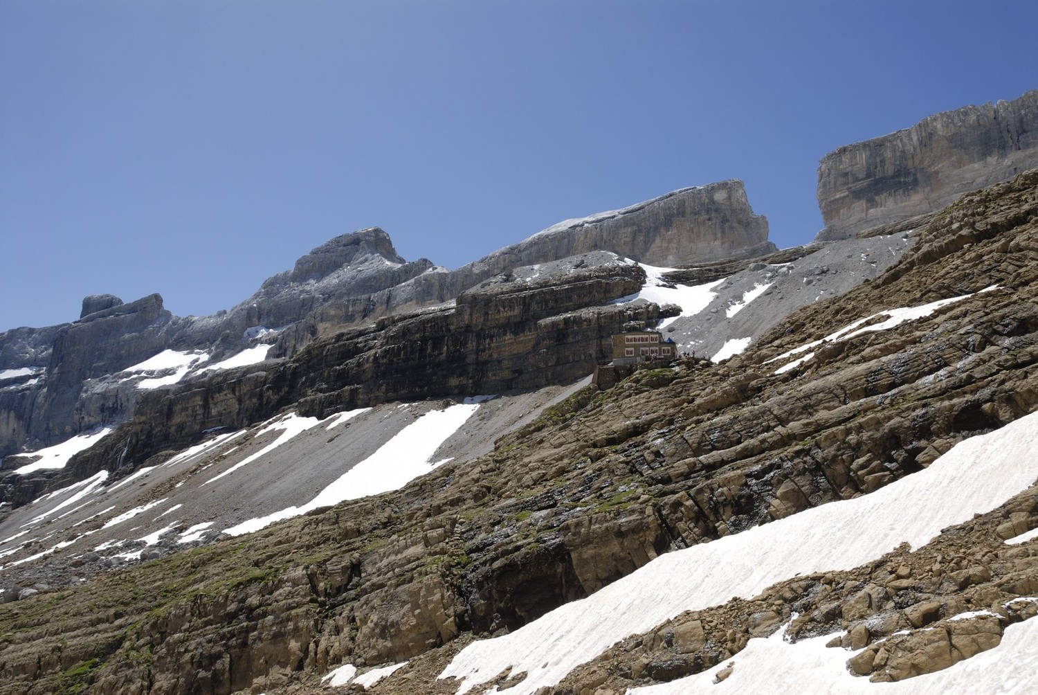 Le refuge des Sarradets et la Brèche