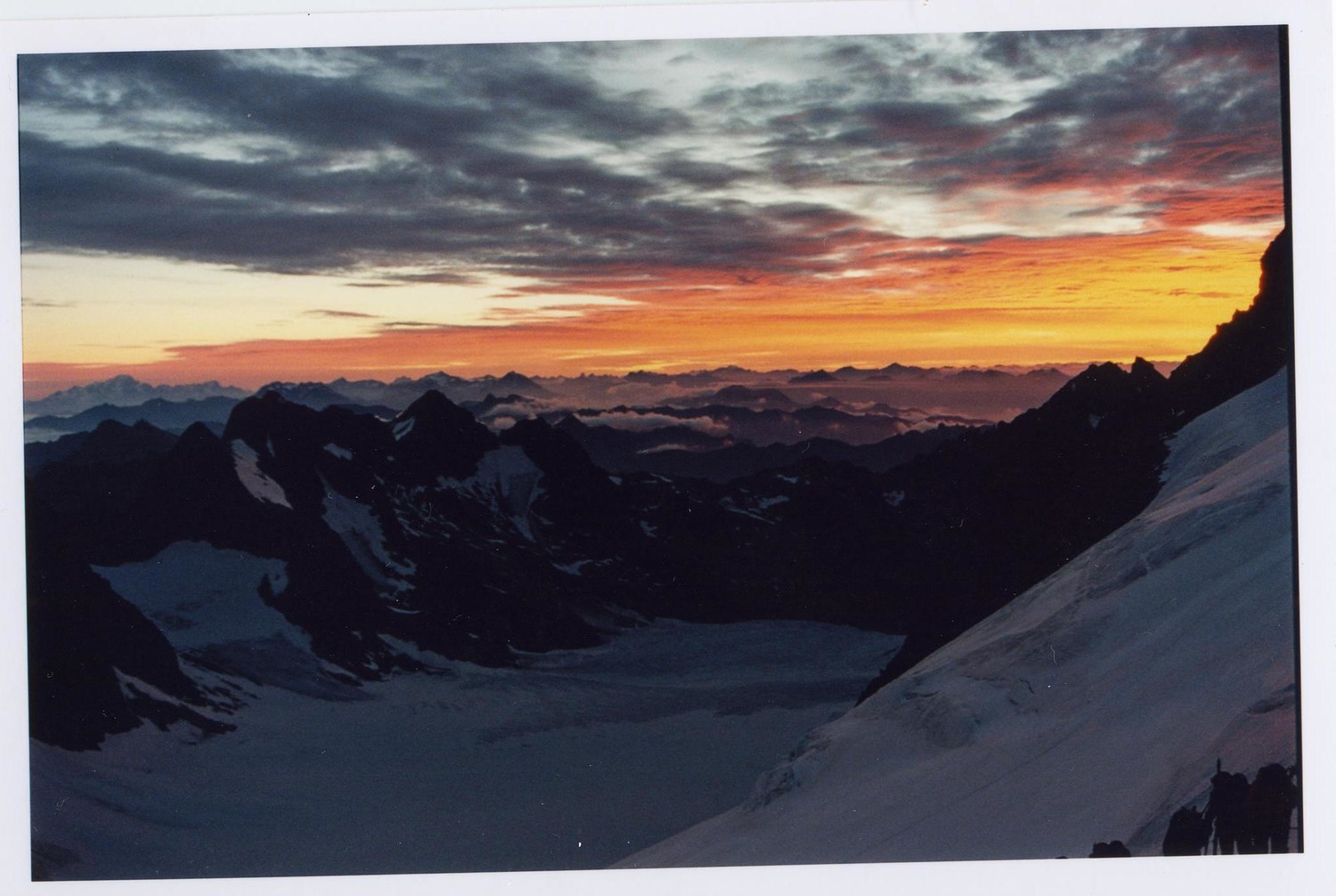 Lever du jour sur le glacier blanc