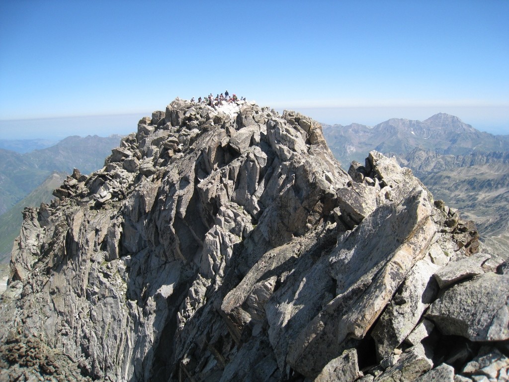 L'arête des 3 conseillers... l'arête sommitale et la foule au sommet !