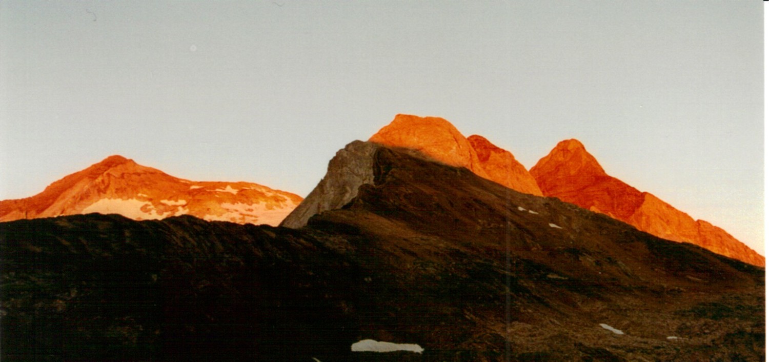 La pique longue du Vignemale inondée de soleil
