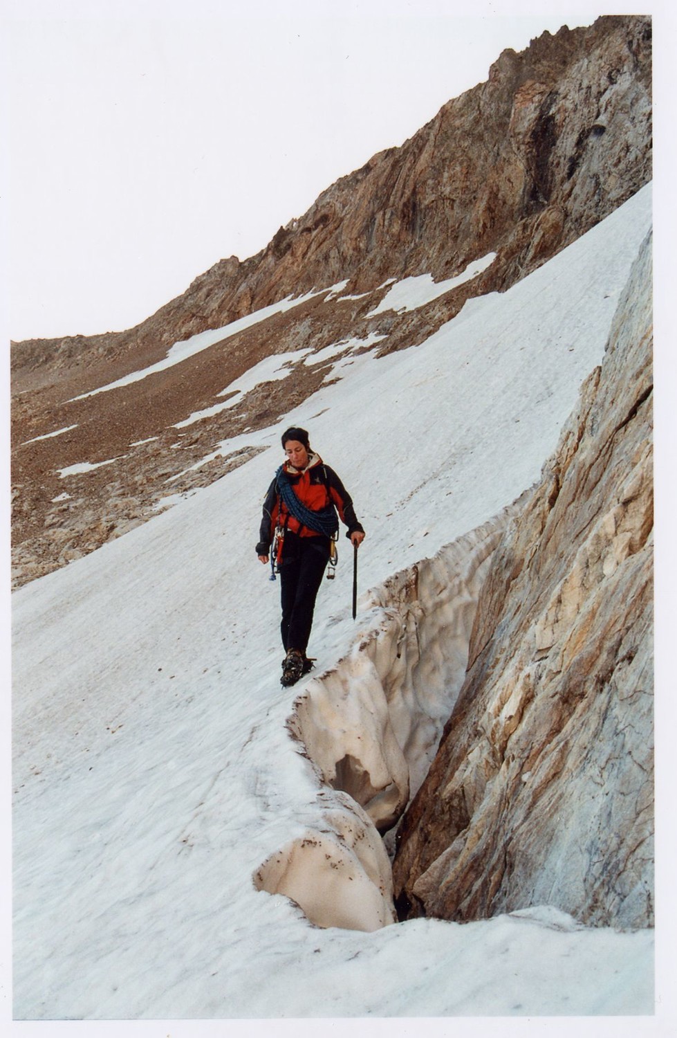 Approche du début de la voie sur la neige