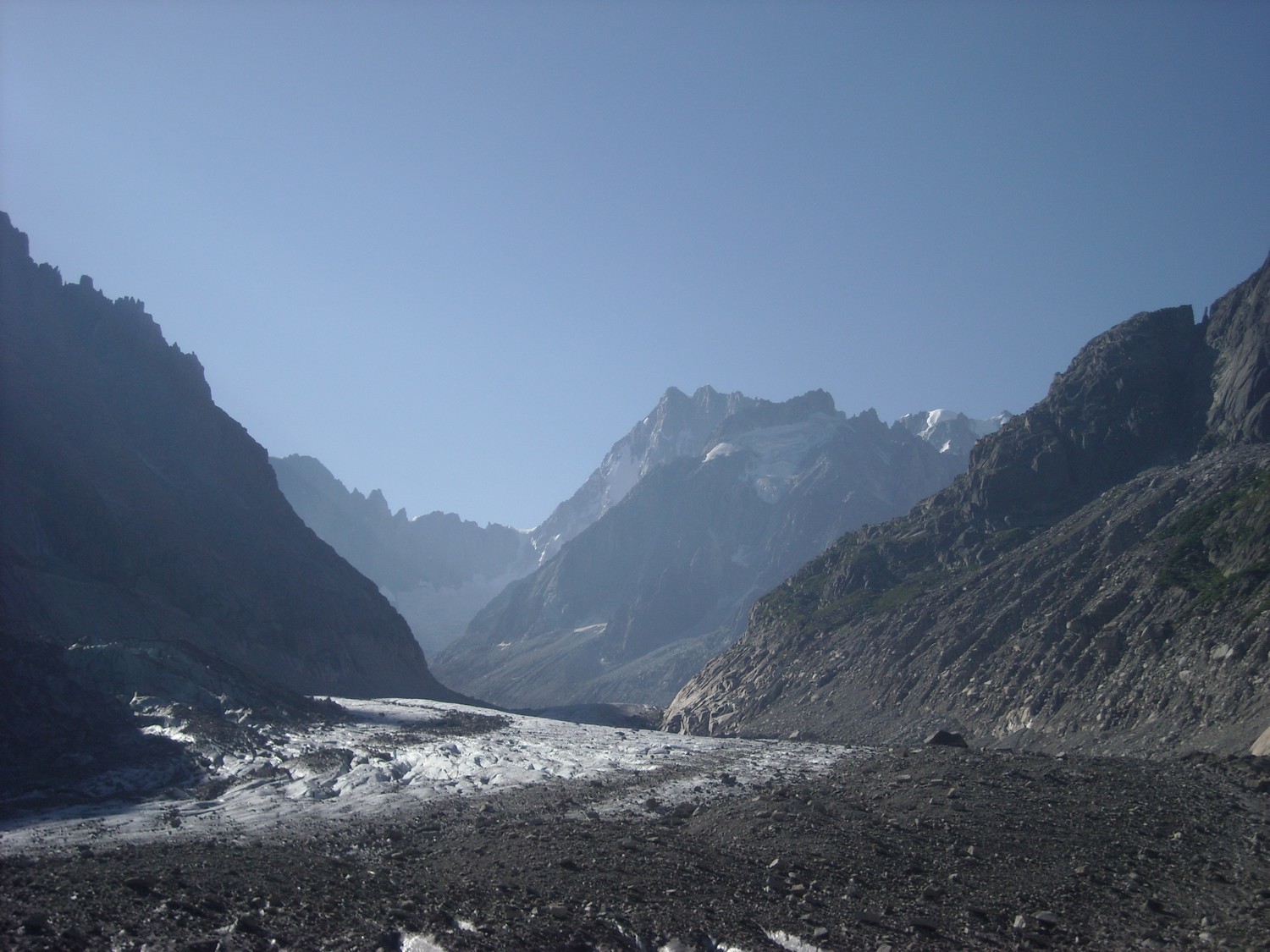 Les Grandes Jorasses depuis la Mer de Glace (elles seront sous les nuages en fin d'aprèm).
