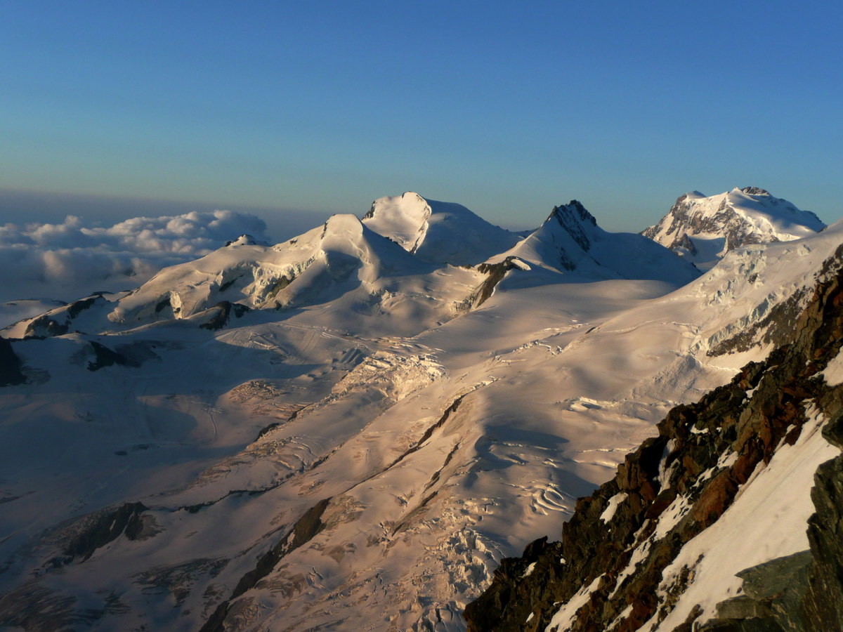 Vu de l'arête ENE de la Lenzspitze vers le massif du Mont Rose