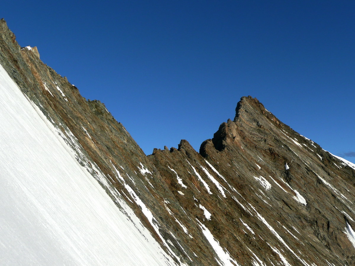 Face N de la Lenzspitze et arête de liaison vers le Nadelhorn