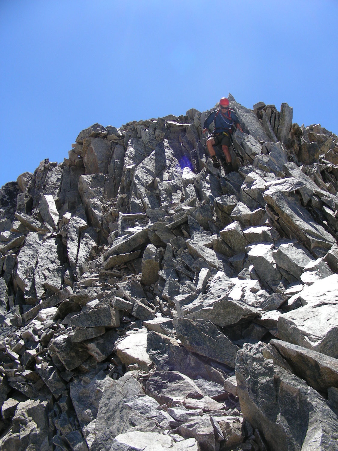 Les rochers brisés de l'arête NE