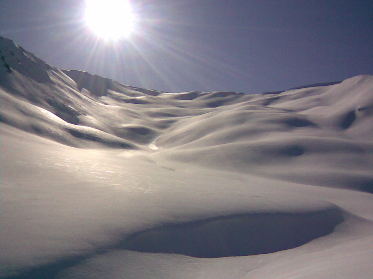 neige vierge pour skieur solitaire