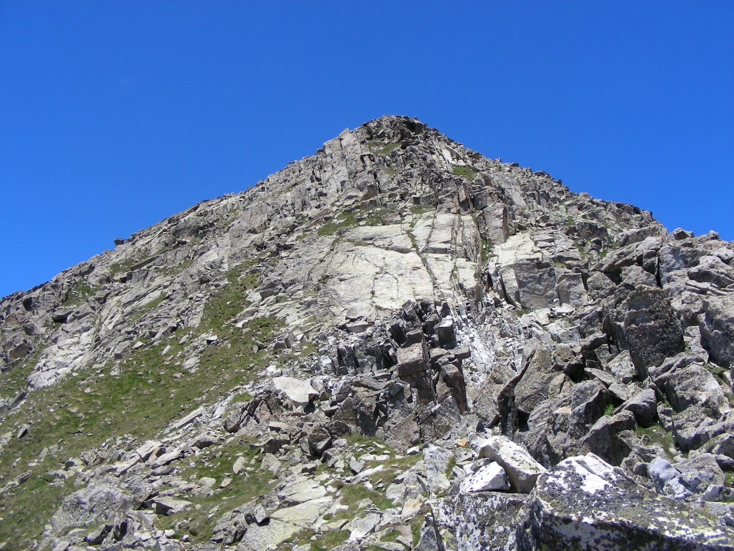L'arête SE du Pico de Comalesbienes