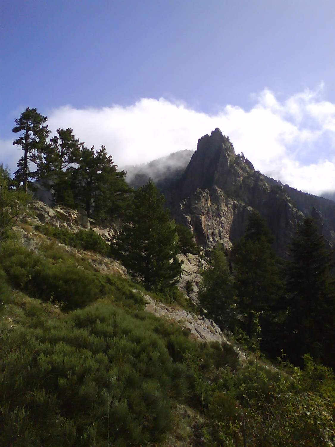 Roc de Mariailles vu de loin: C'est du RHM !!!