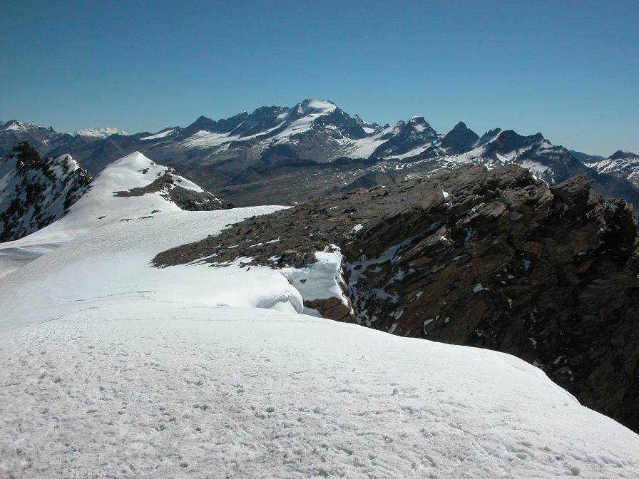 Grand Paradis, traversée au premier plan vers la gauche