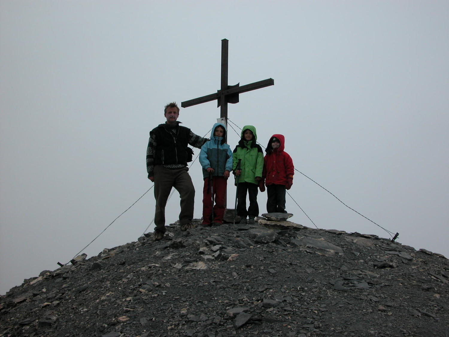 sur le grand argentier, toute la famille