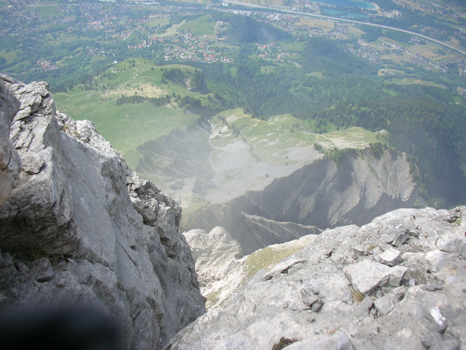 vu plogeante sur les environs de magland