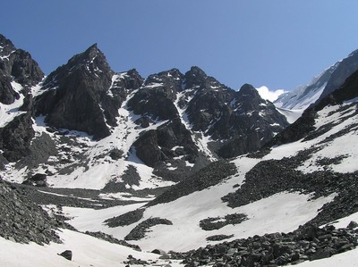 A l'entrée de la Grande Penna : à droite le col des Maisons Blanches A l'entrée de la Grande Penna : à droite le col des Maisons Blanches