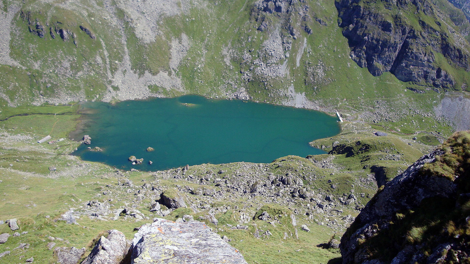 Lac de Louvie vu d'en haut..