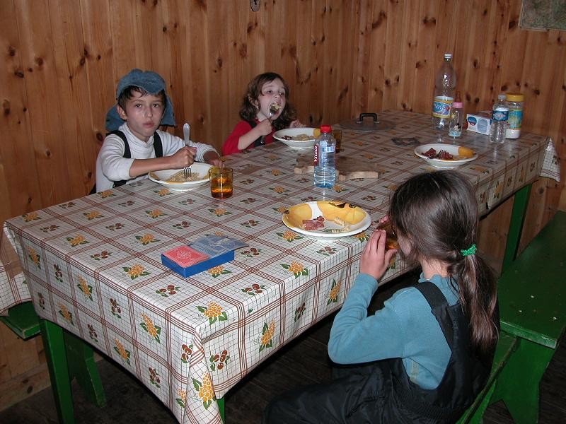 Le repas de midi au bivouac Vacca