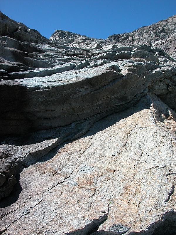 Dans les rochers de la face est