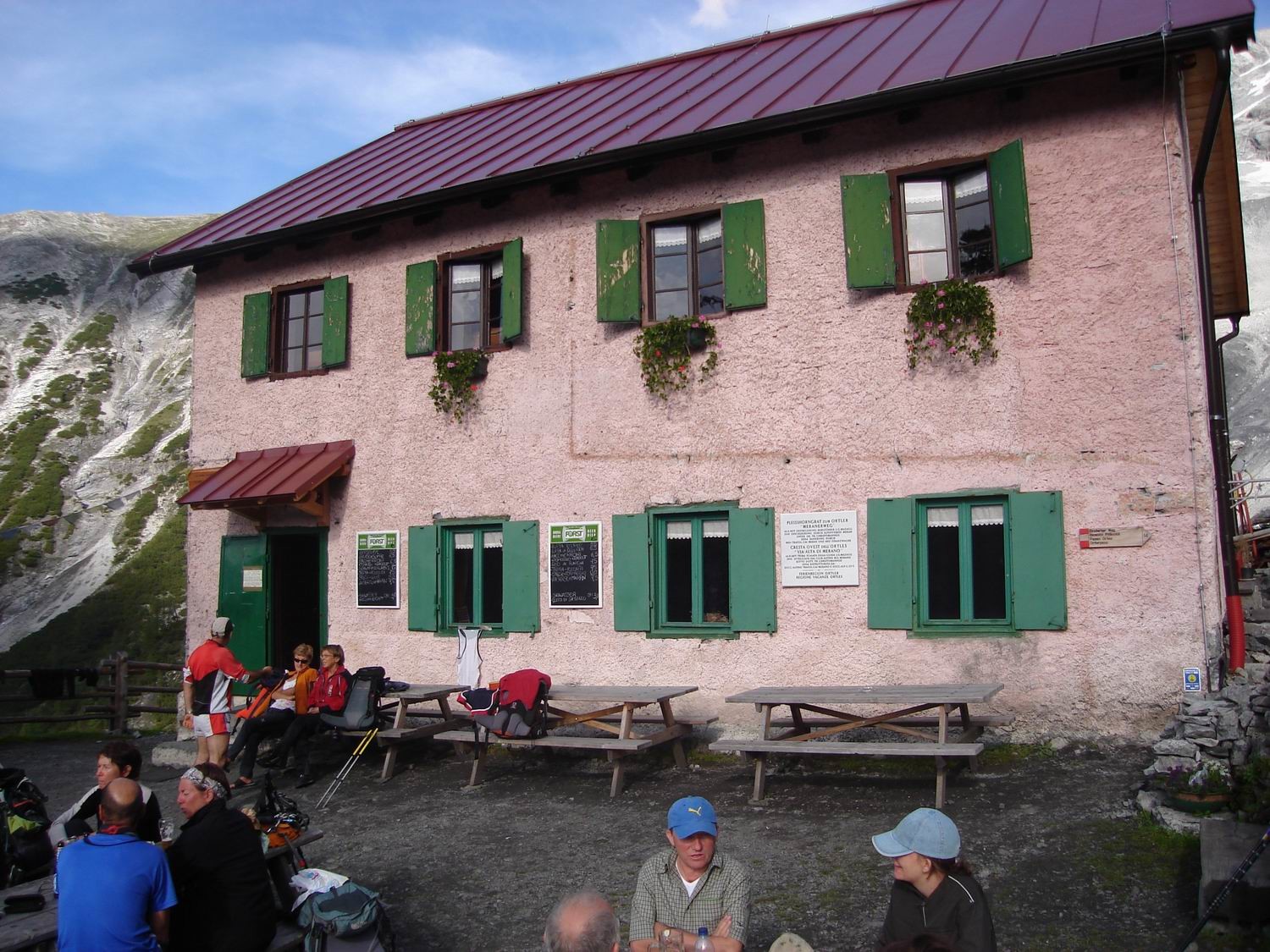 il rifugio all'imbrunire
