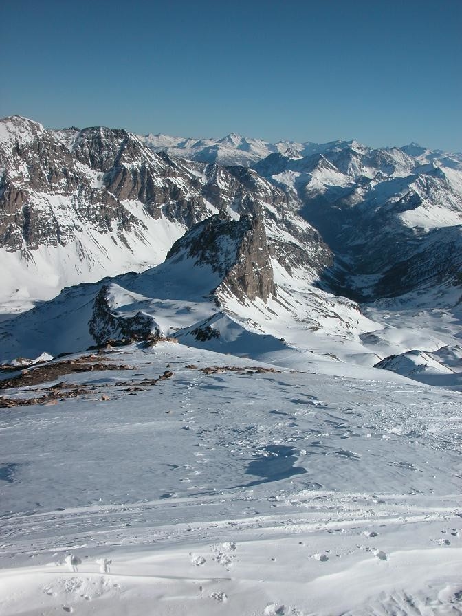 De la chapelle vue sur la vallée étroite