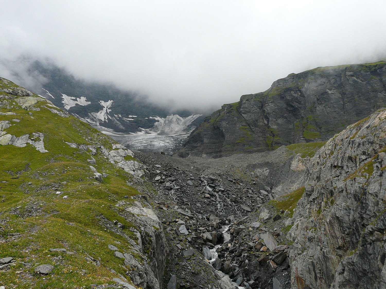 L'épaule au pied de la moraine frontale du glacier de Tré les Eaux